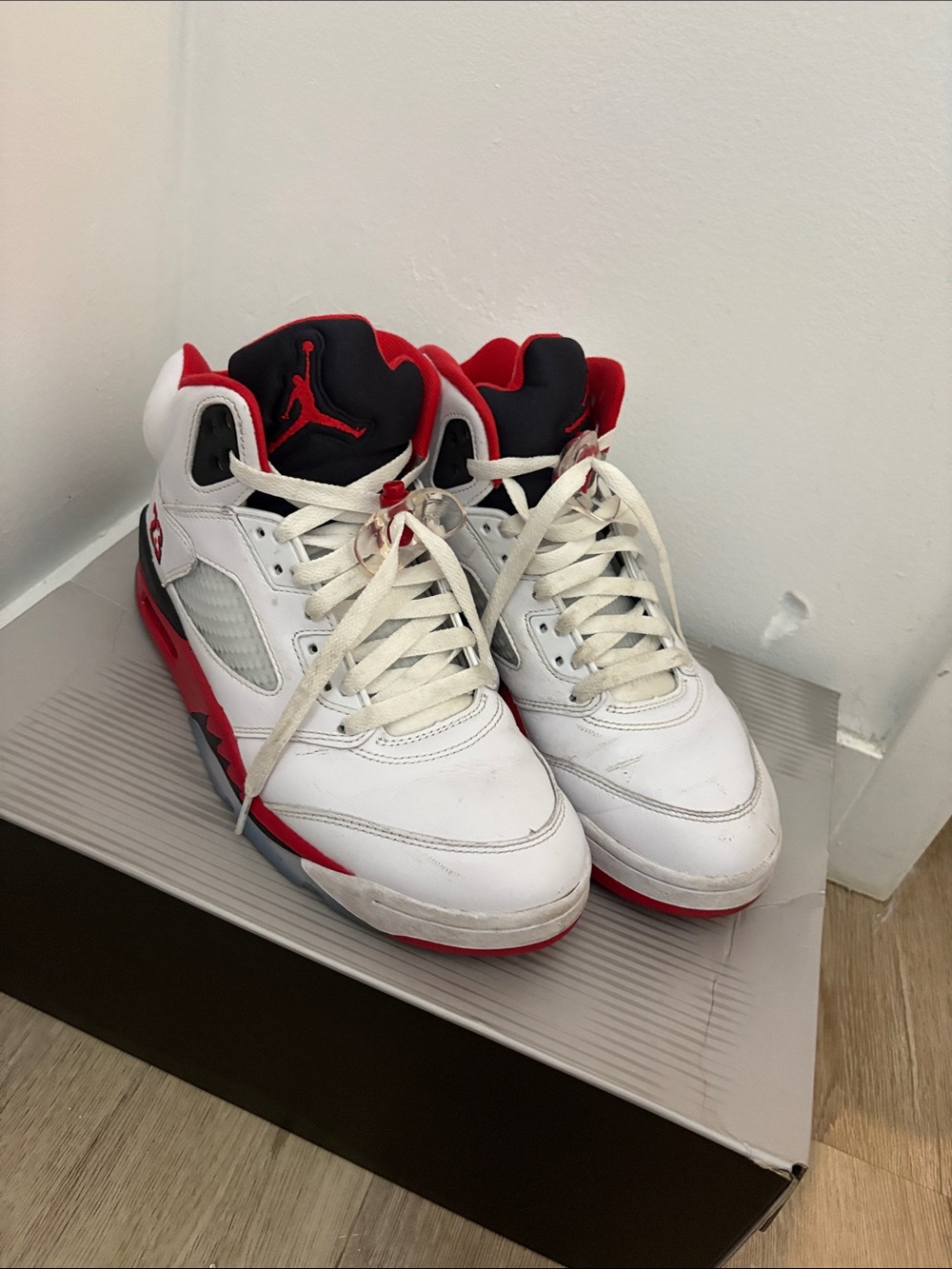 Jordan Men's Retro Basketball Shoes White/Red/Black